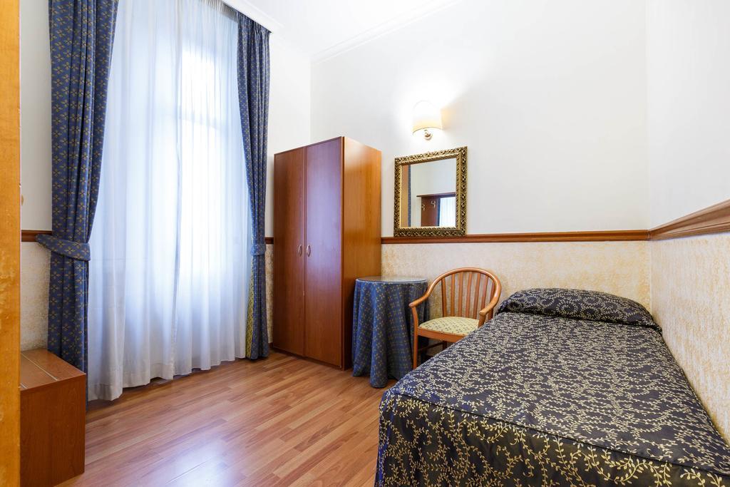 Hotel Paris Рим Екстериор снимка